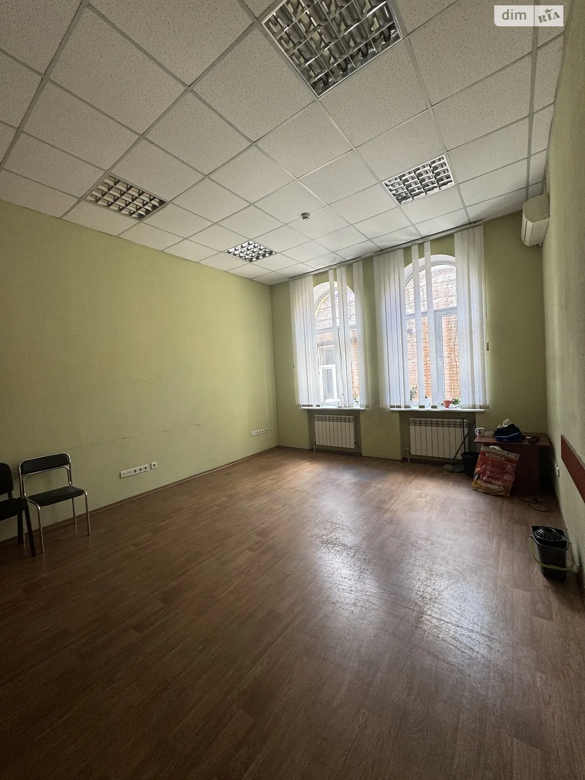 Сдается в аренду офис 40 кв. м в бизнес-центре, цена: 8500 грн - фото 1
