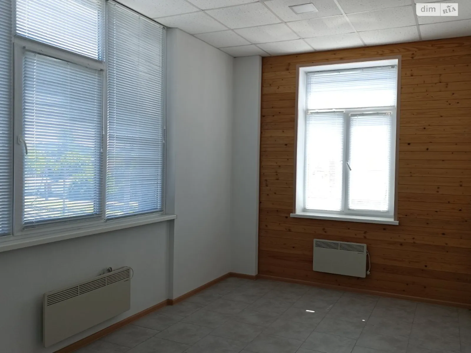 Сдается в аренду офис 30.5 кв. м в бизнес-центре, цена: 7000 грн - фото 1