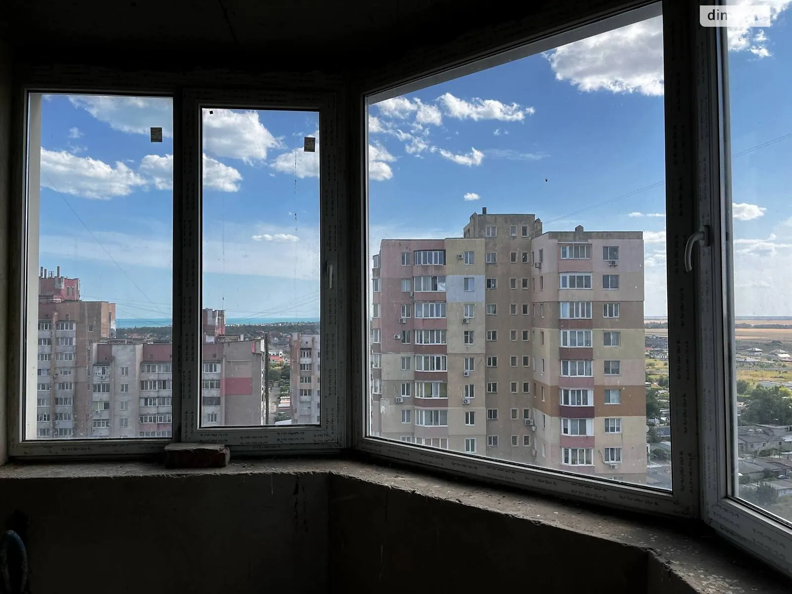 Продается 1-комнатная квартира 55 кв. м в Черноморске, ул. Парусная - фото 1
