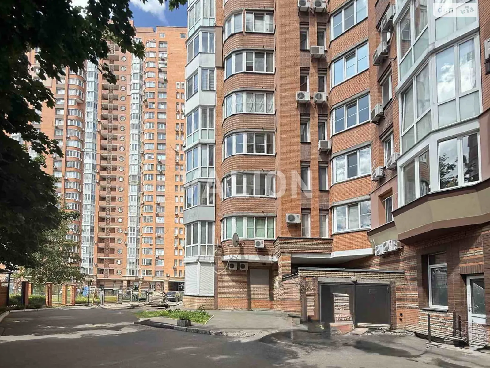 Продається 2-кімнатна квартира 64.5 кв. м у Києві, вул. Осіння, 33 - фото 1