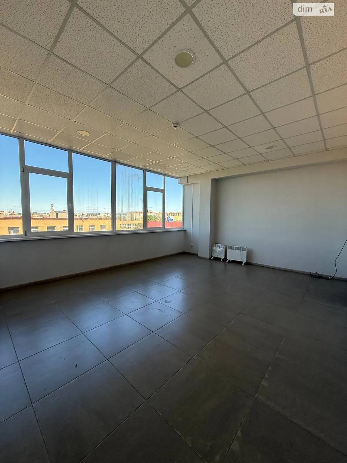 Продается офис 30.5 кв. м в бизнес-центре, цена: 21500 $ - фото 1