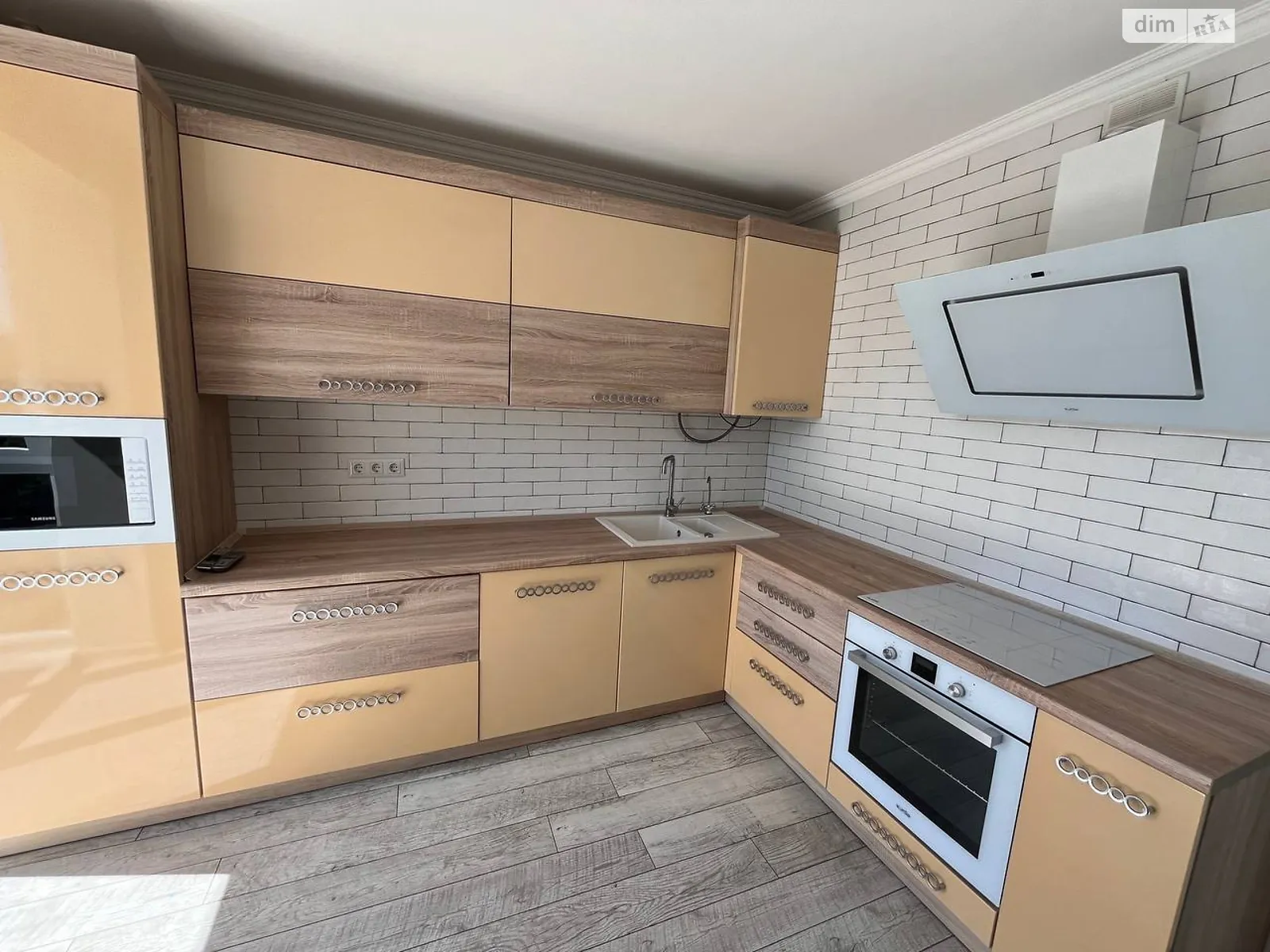 Продается 2-комнатная квартира 62.9 кв. м в Черновцах, просп. Независимости, 116А - фото 1