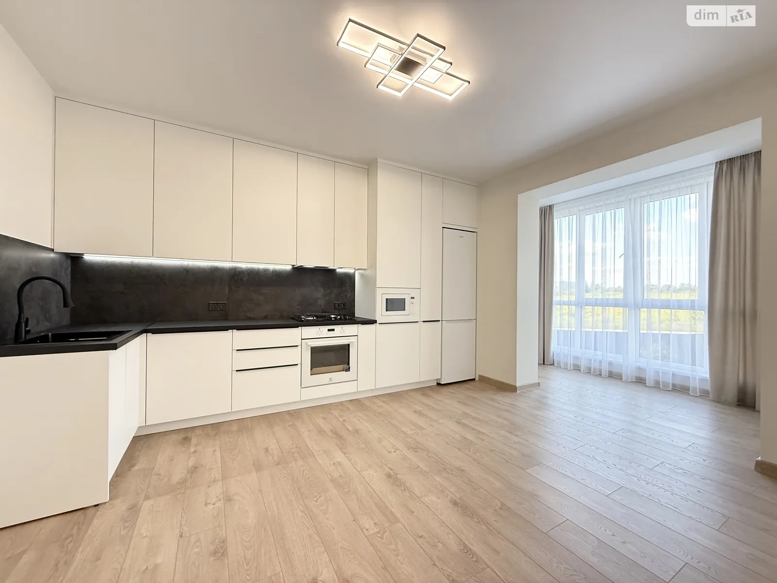 Продается 2-комнатная квартира 76 кв. м в Ровно, ул. Студенческая, 24А - фото 1