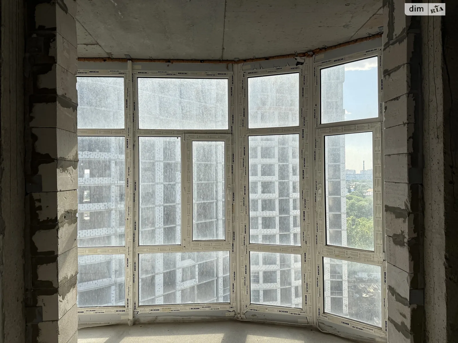 Продается 1-комнатная квартира 40 кв. м в Одессе, Фонтанская дор., 118/2 - фото 1