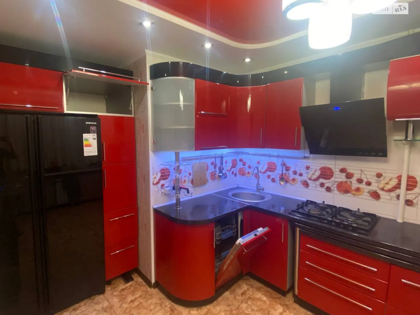 Продається 3-кімнатна квартира 62 кв. м у Кривому Розі, вул. Олексія Різниченка(Співдружності), 88 - фото 1