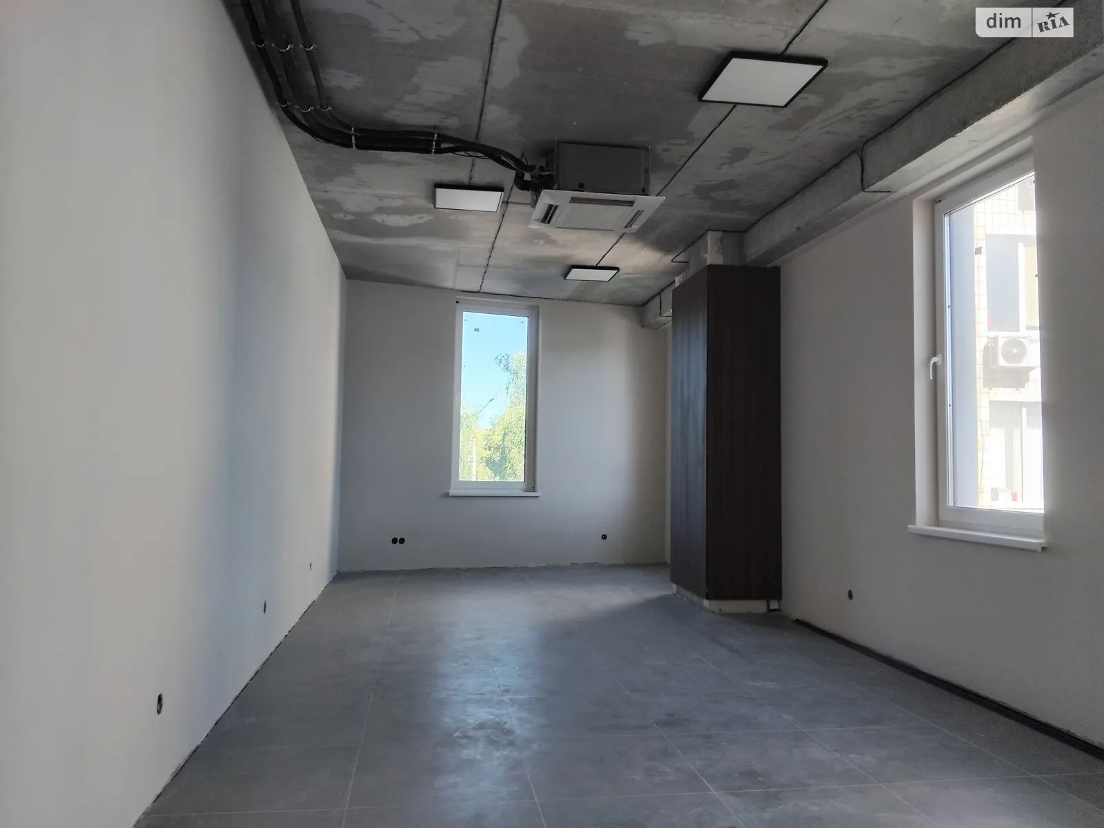 Сдается в аренду офис 32.9 кв. м в бизнес-центре, цена: 13160 грн - фото 1
