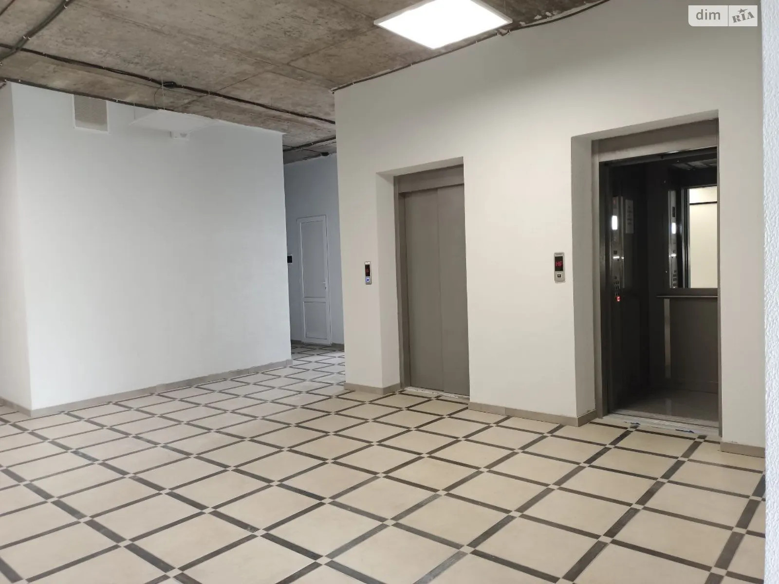 Здається в оренду офіс 4.5 кв. м в бізнес-центрі, цена: 1700 грн - фото 1