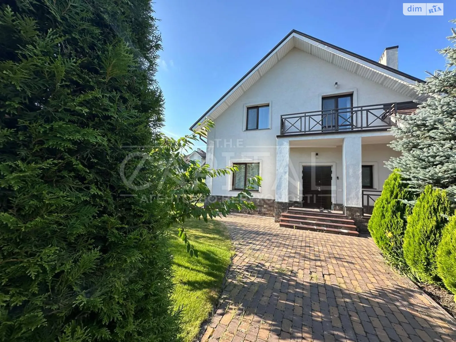 Сдается в аренду дом на 2 этажа 260 кв. м с гаражом, цена: 2000 $ - фото 1