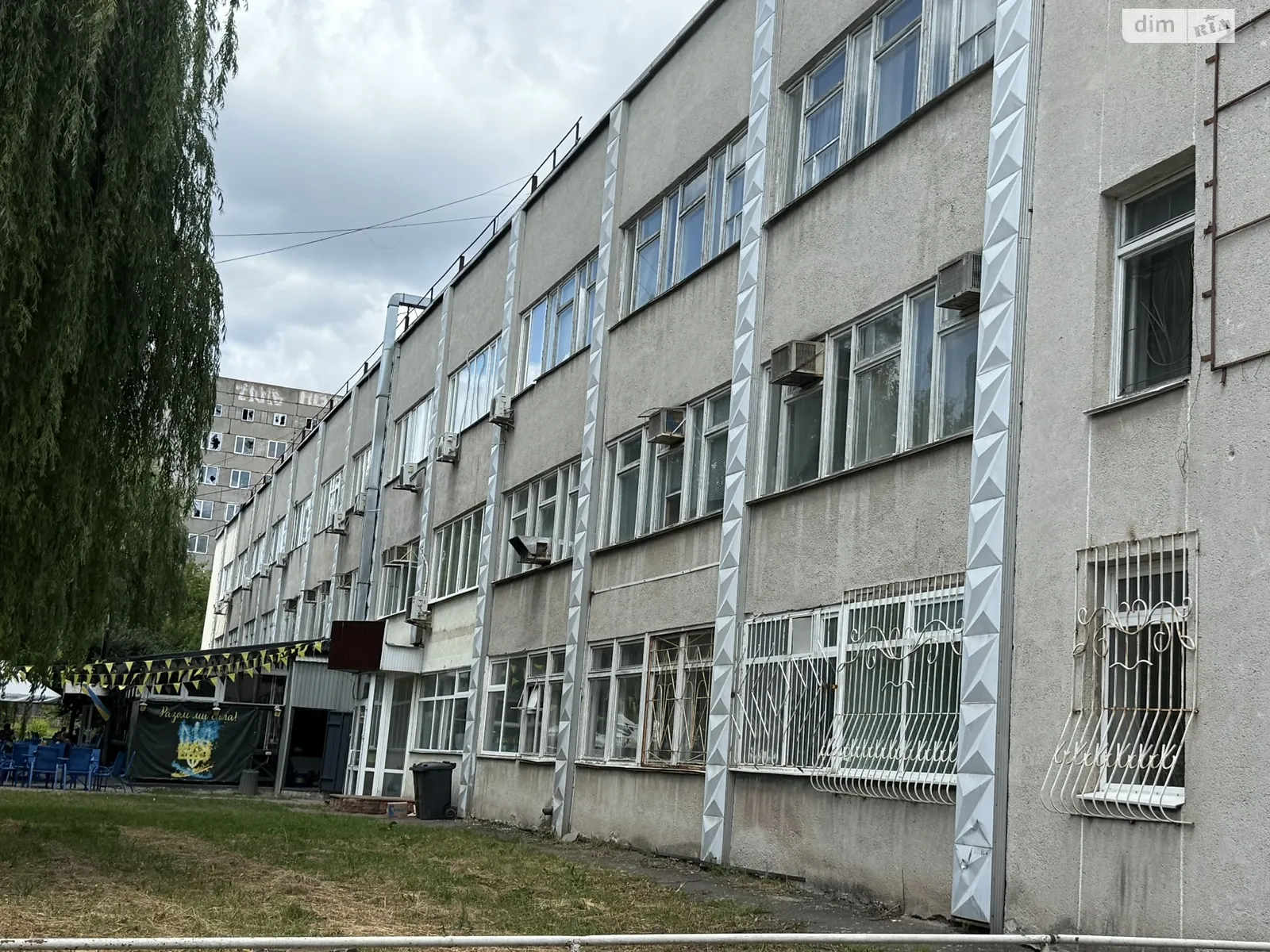 Сдается в аренду помещения свободного назначения 1000 кв. м в 3-этажном здании, цена: 15000 $ - фото 1