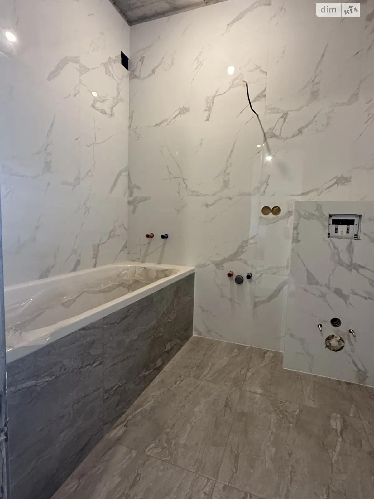 Продается 1-комнатная квартира 35 кв. м в Гостомеле, цена: 30000 $ - фото 1