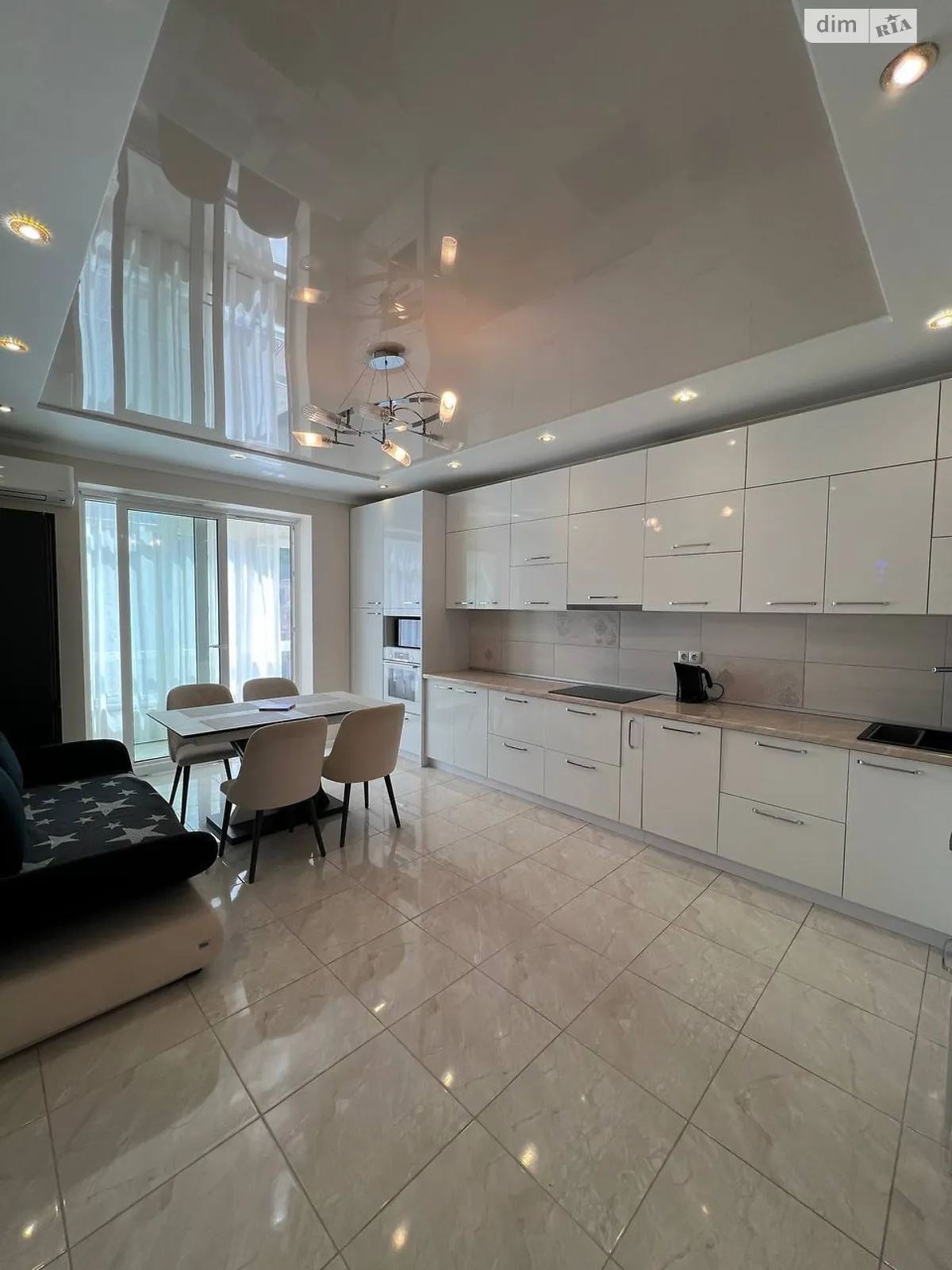 Сдается в аренду 2-комнатная квартира 68 кв. м в, цена: 550 $ - фото 1