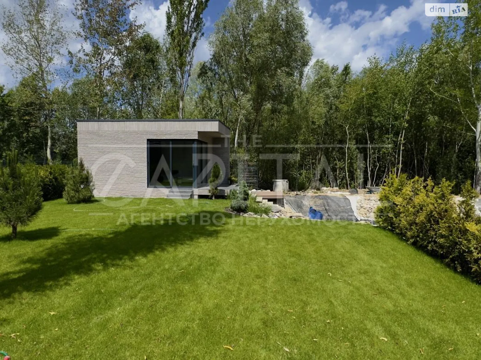 Продается дом на 2 этажа 180 кв. м с бассейном, цена: 370000 $ - фото 1