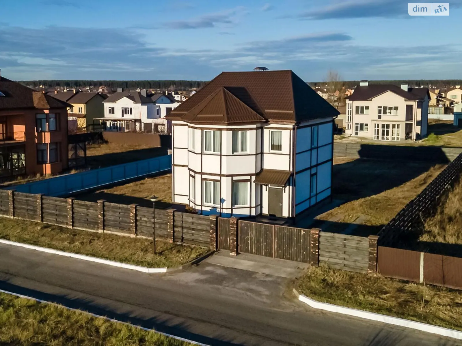 Продається будинок 2 поверховий 169 кв. м з гаражем, цена: 179000 $ - фото 1