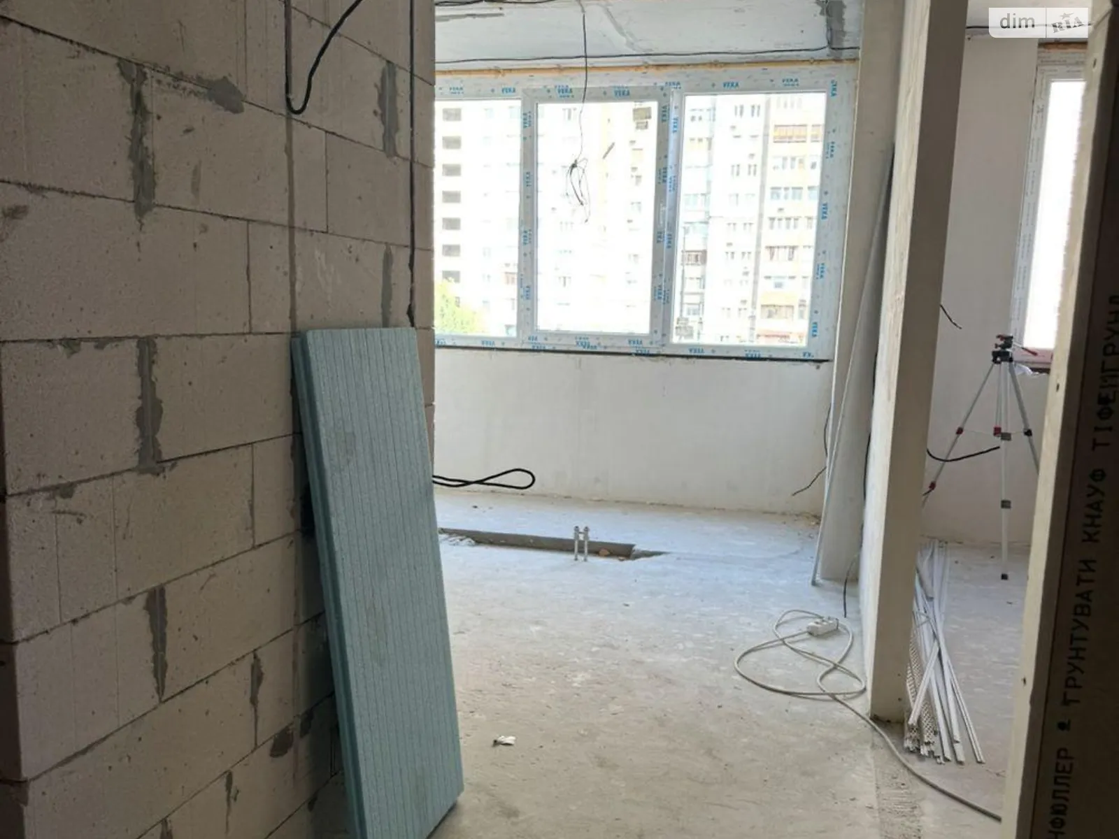 Продается 1-комнатная квартира 42 кв. м в Киеве, ул. Ревуцкого, 40Б - фото 1
