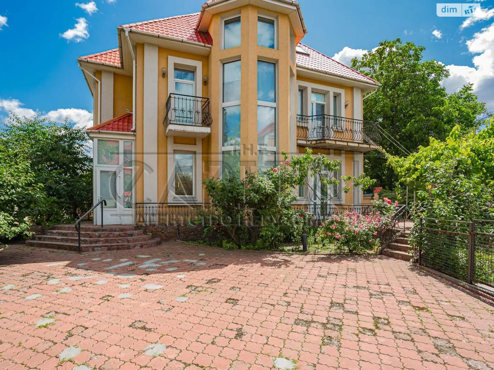 Здається в оренду будинок 3 поверховий 550 кв. м з ділянкою, цена: 1800 $ - фото 1