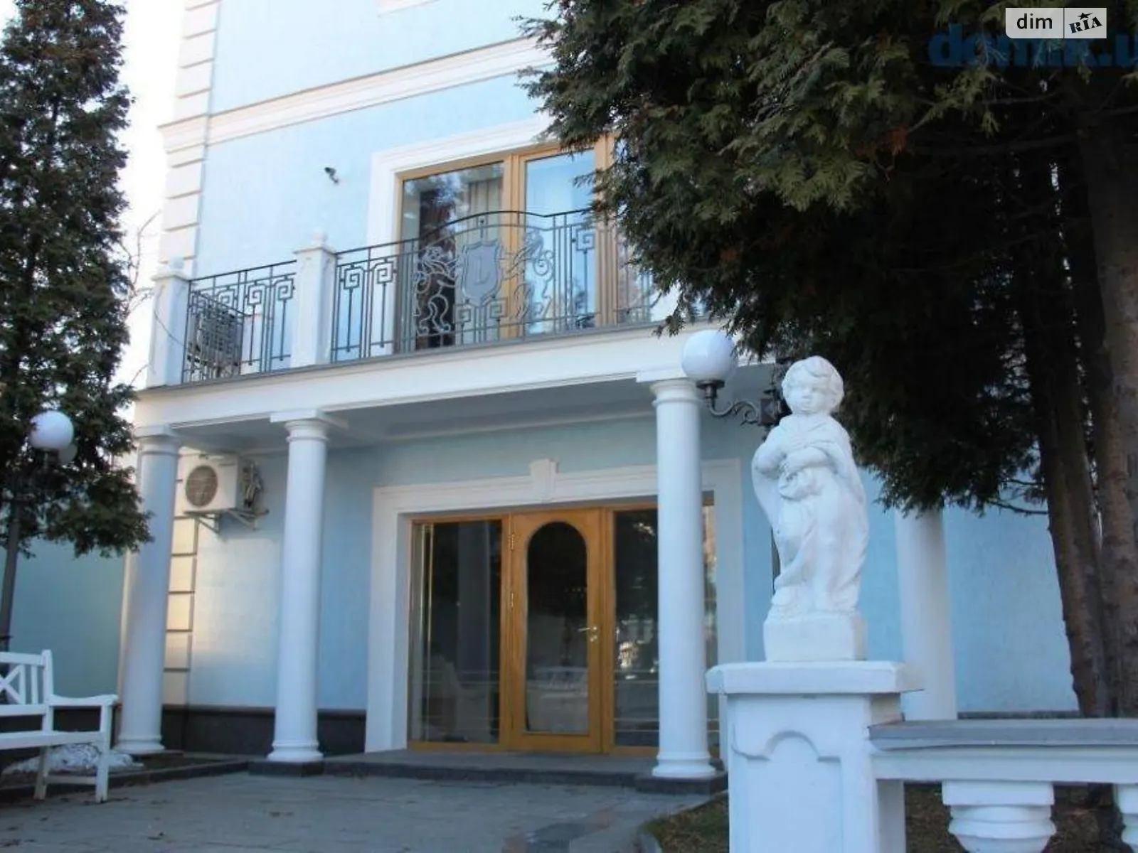 Продается дом на 3 этажа 460 кв. м с верандой, цена: 850000 $ - фото 1