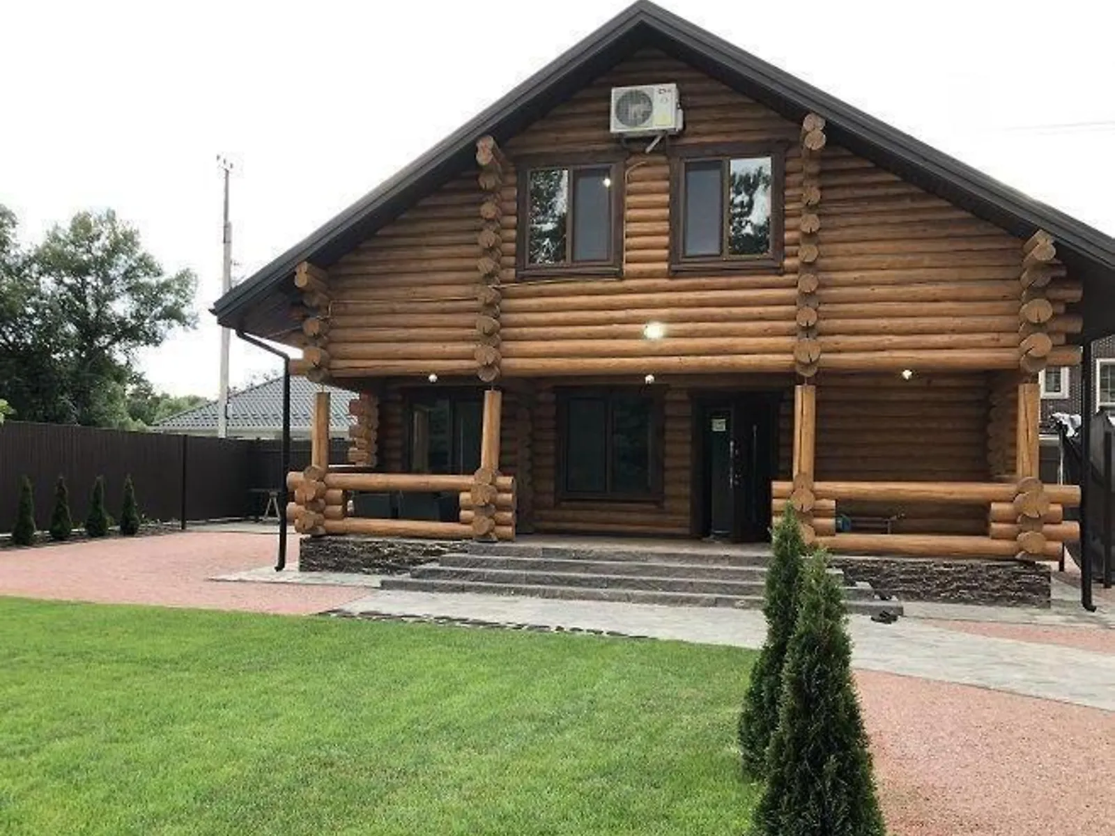 Продается дом на 2 этажа 140 кв. м с мансардой, цена: 165000 € - фото 1