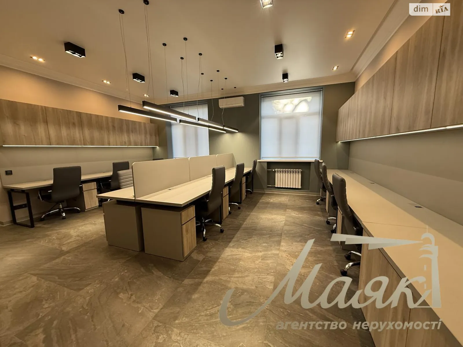 Сдается в аренду офис 300 кв. м в бизнес-центре, цена: 7500 $ - фото 1