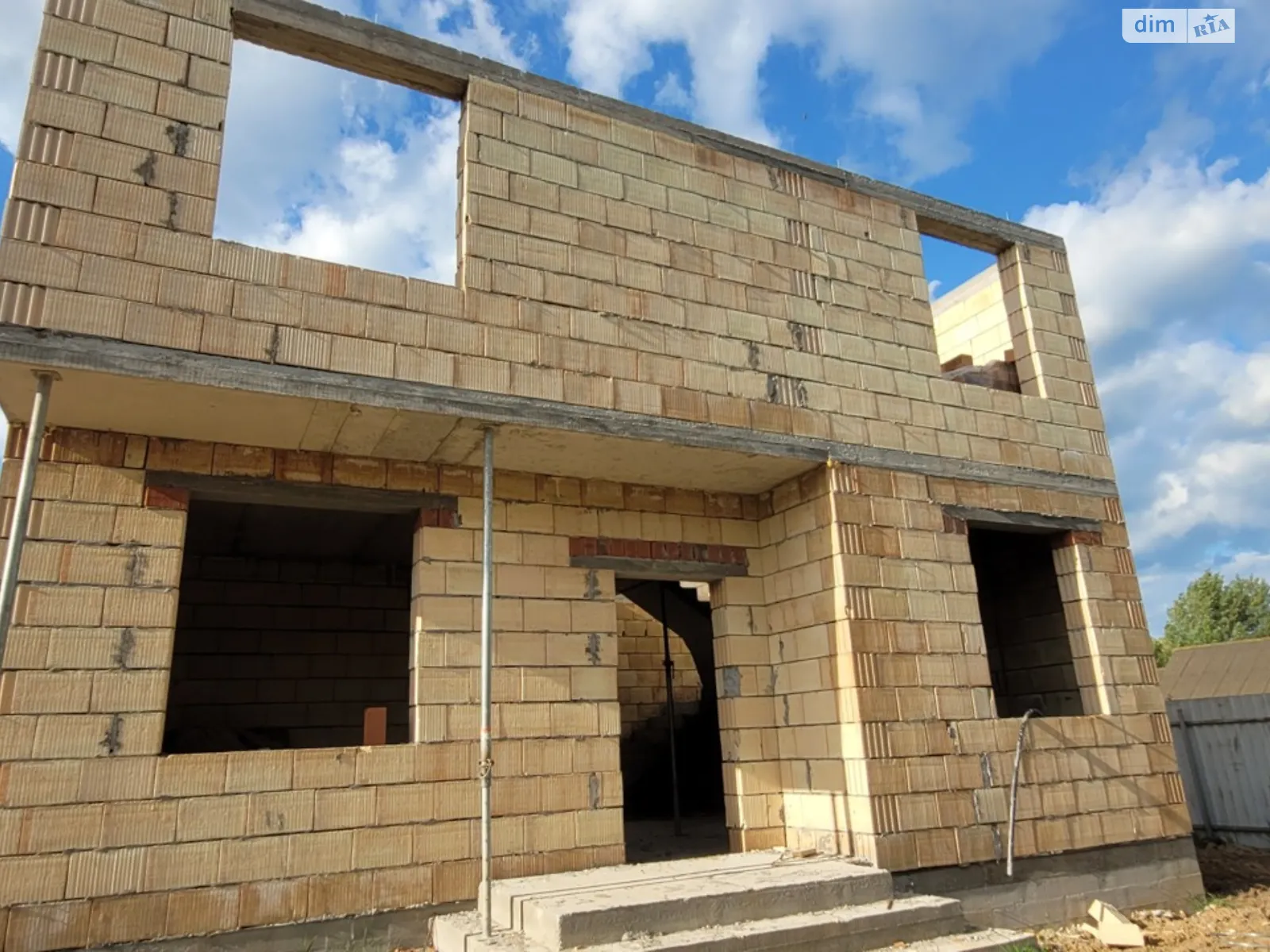 Продается дом на 2 этажа 155 кв. м с камином, цена: 155000 $ - фото 1