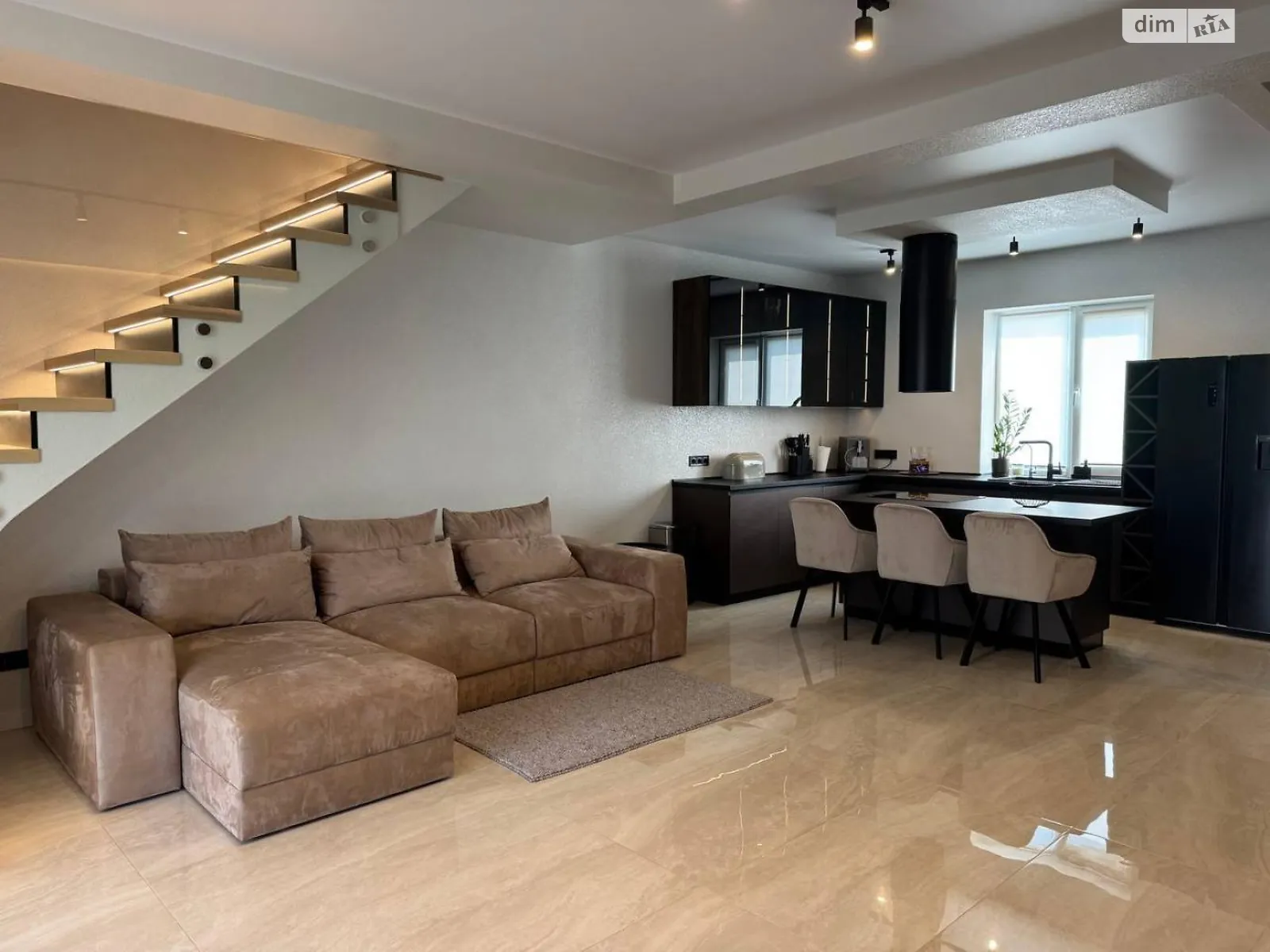 Продается дом на 2 этажа 130 кв. м с участком, цена: 250000 $ - фото 1