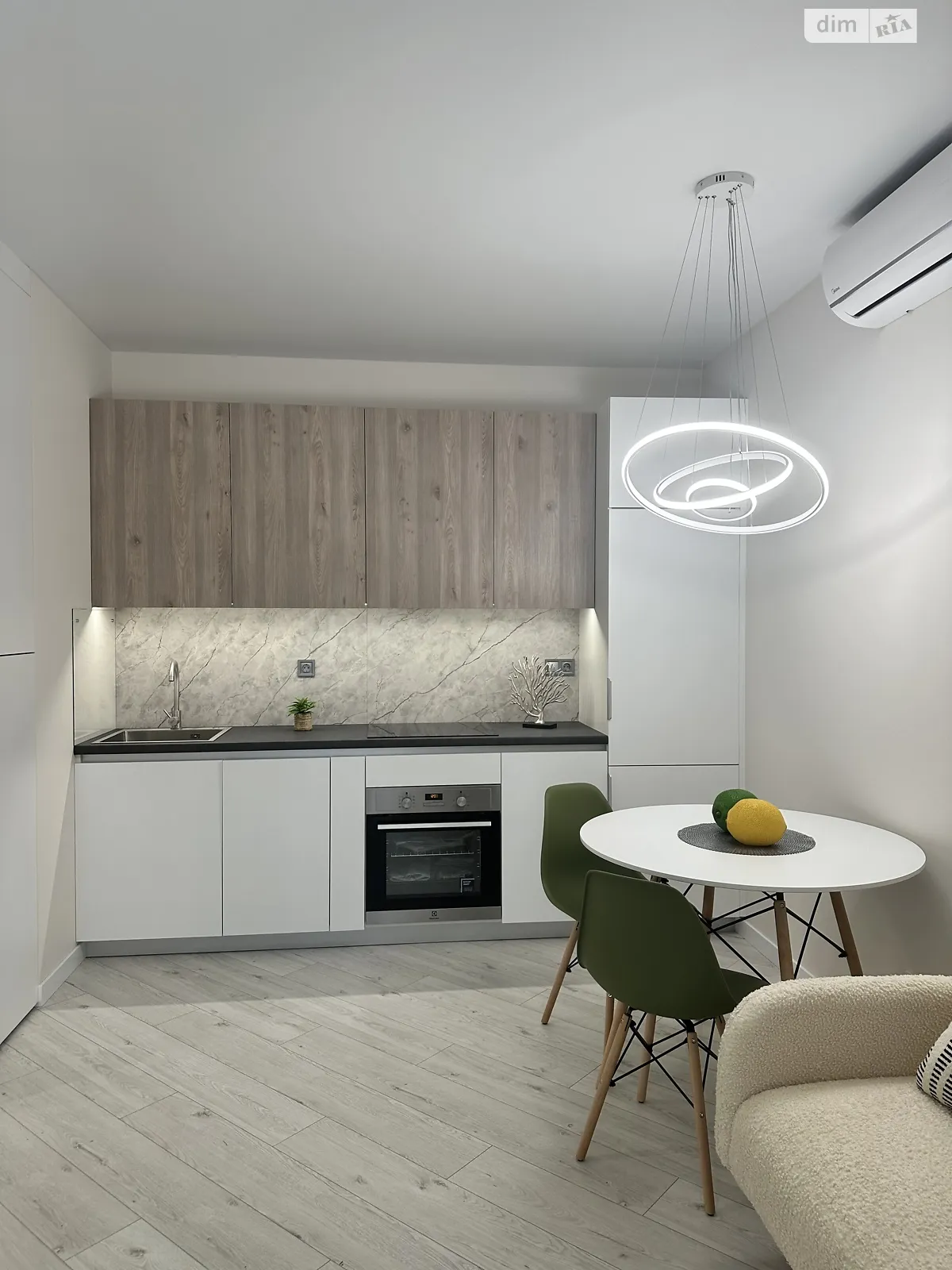 Продається 1-кімнатна квартира 43 кв. м у Одесі, вул. Краснова, 3 - фото 1