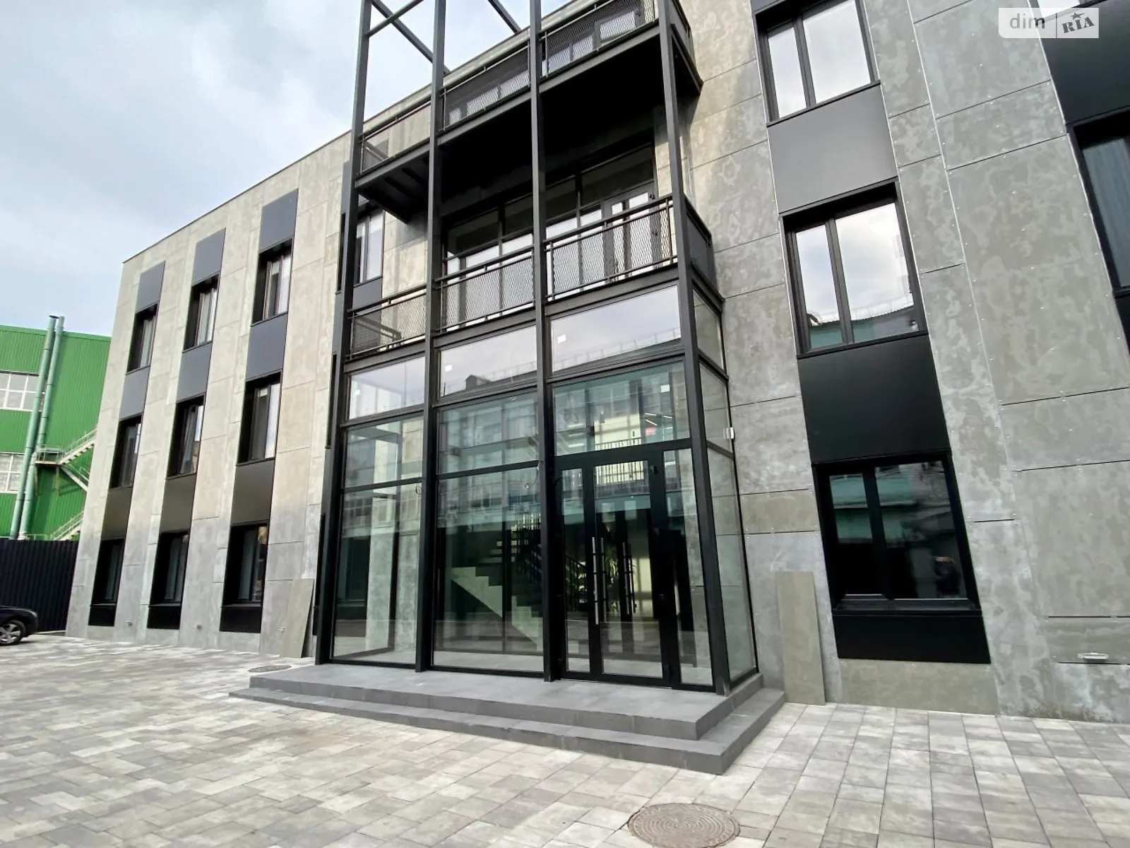 Продается помещения свободного назначения 1130 кв. м в 3-этажном здании, цена: 2000000 $ - фото 1