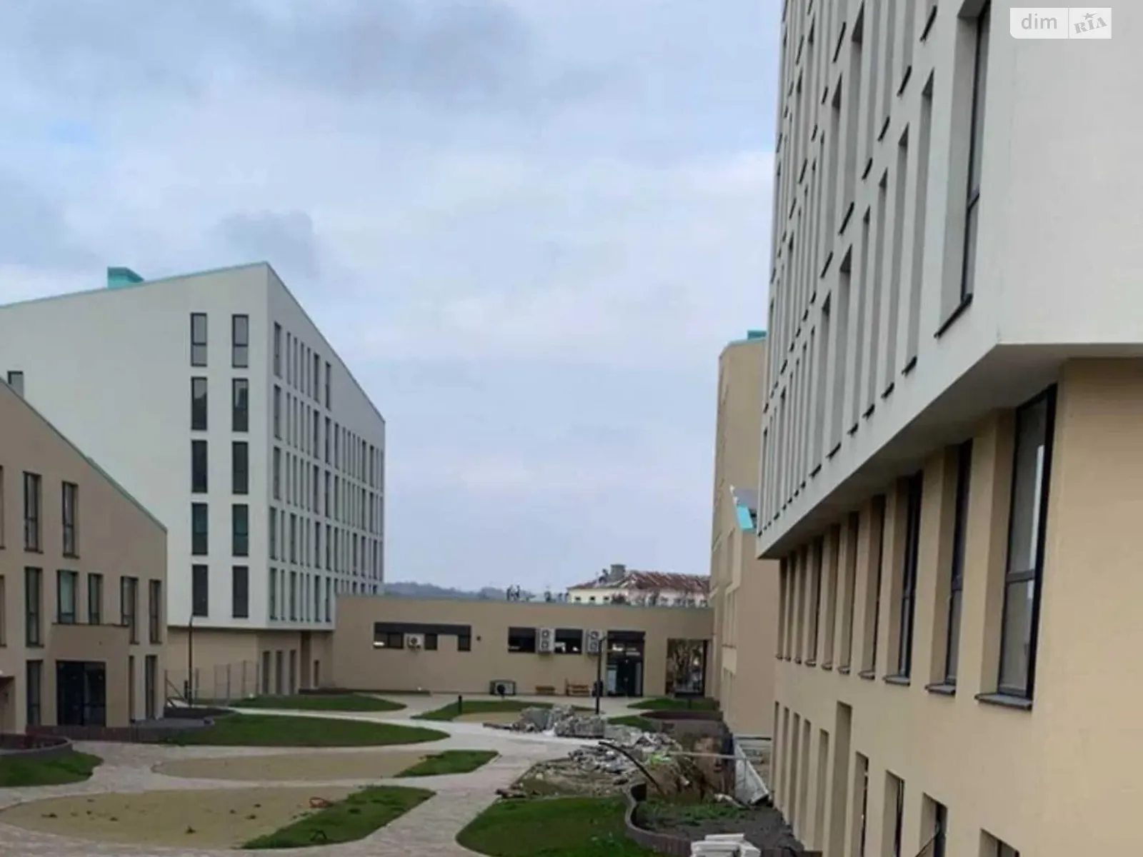Продається 1-кімнатна квартира 42 кв. м у Львові, вул. Хмельницького Богдана, 116 - фото 1