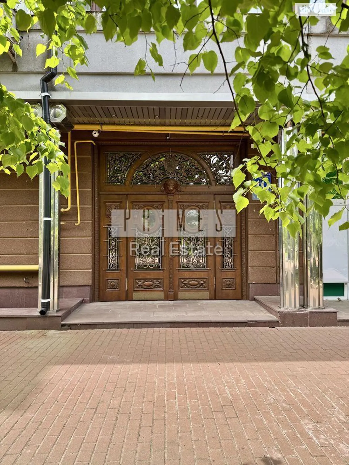 Сдается в аренду офис 352 кв. м в бизнес-центре, цена: 5 $ - фото 1