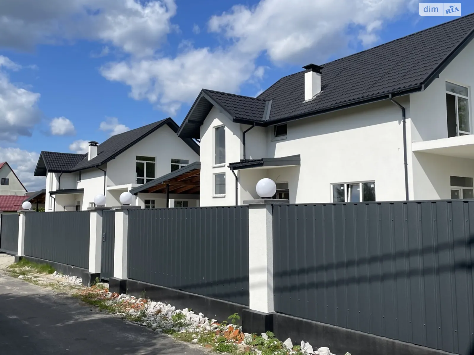 Продается дом на 2 этажа 168 кв. м с участком, цена: 168000 $ - фото 1