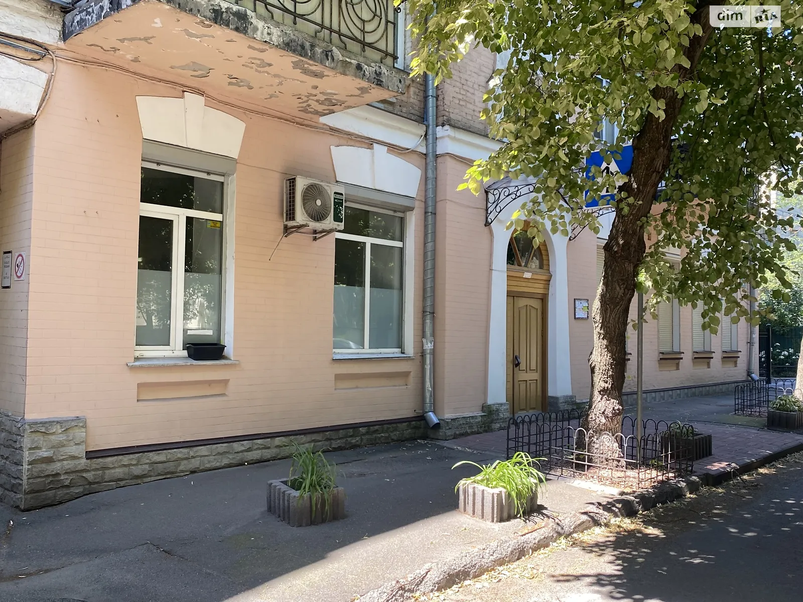 Продается офис 55 кв. м в бизнес-центре, цена: 155000 $ - фото 1