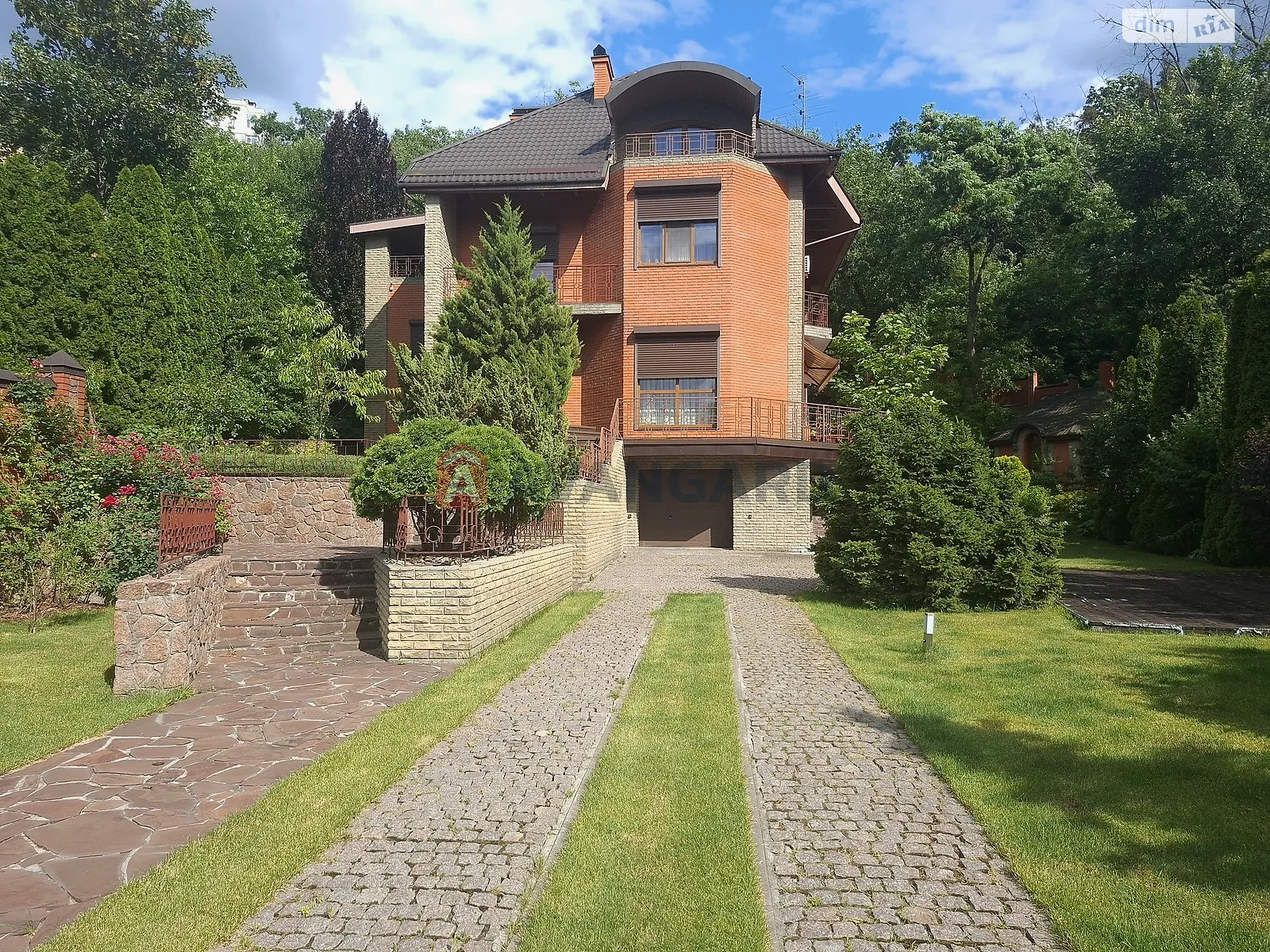 Сдается в аренду дом на 3 этажа 460.2 кв. м с мебелью, цена: 5500 $ - фото 1