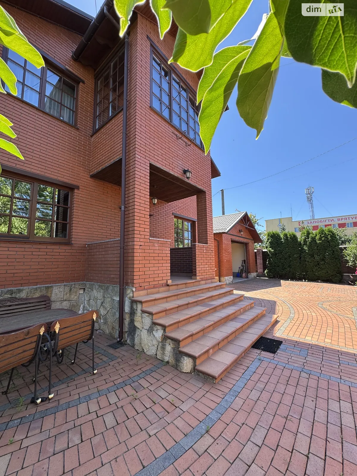 Продається будинок 2 поверховий 280 кв. м з каміном, цена: 289000 $ - фото 1
