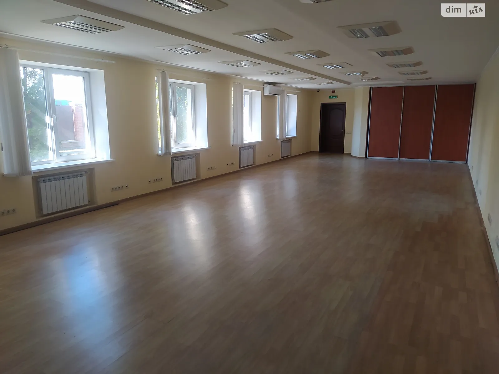 Сдается в аренду офис 110.9 кв. м в бизнес-центре, цена: 24398 грн - фото 1