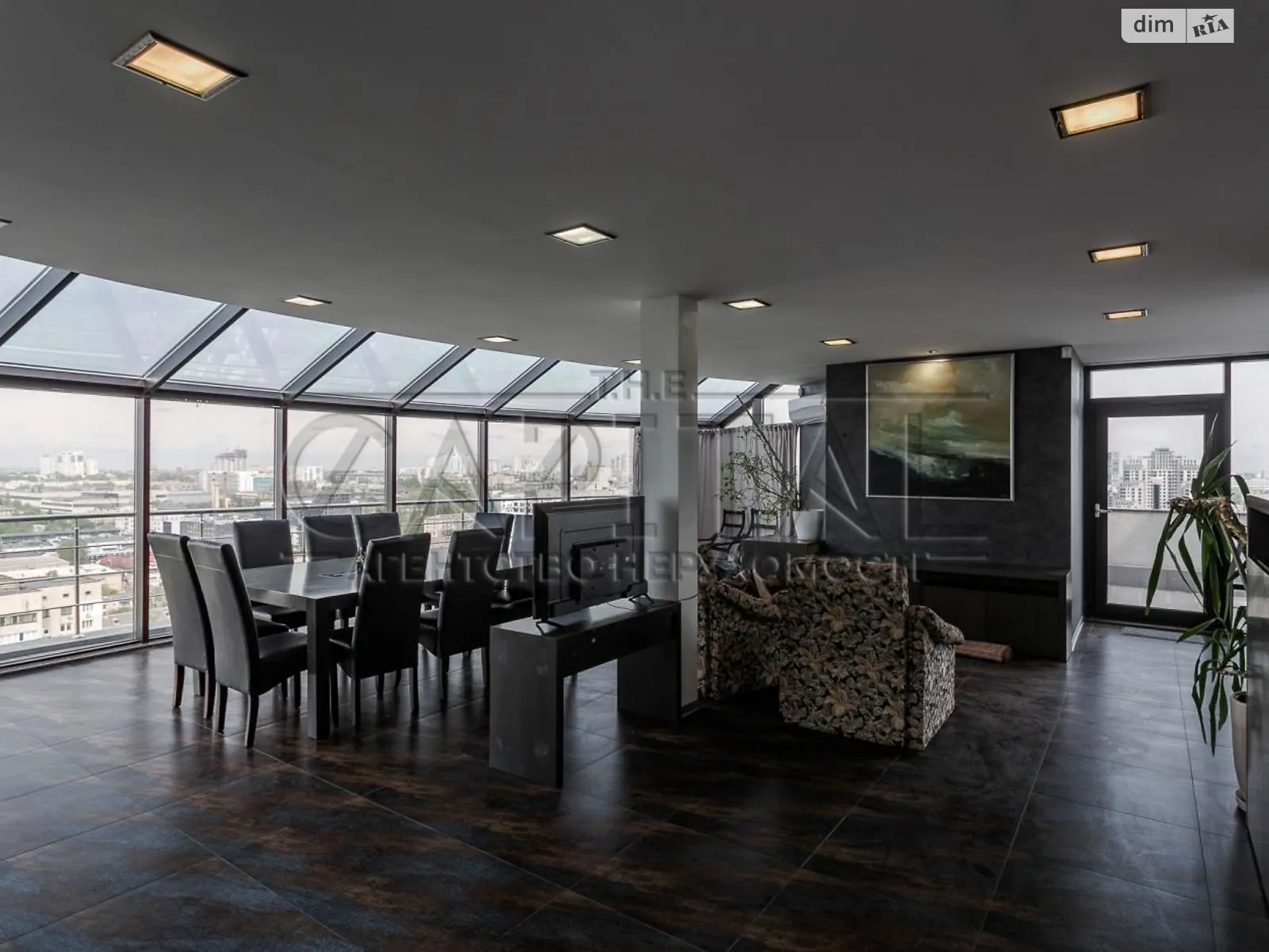 Сдается в аренду офис 327 кв. м в бизнес-центре, цена: 4000 $ - фото 1