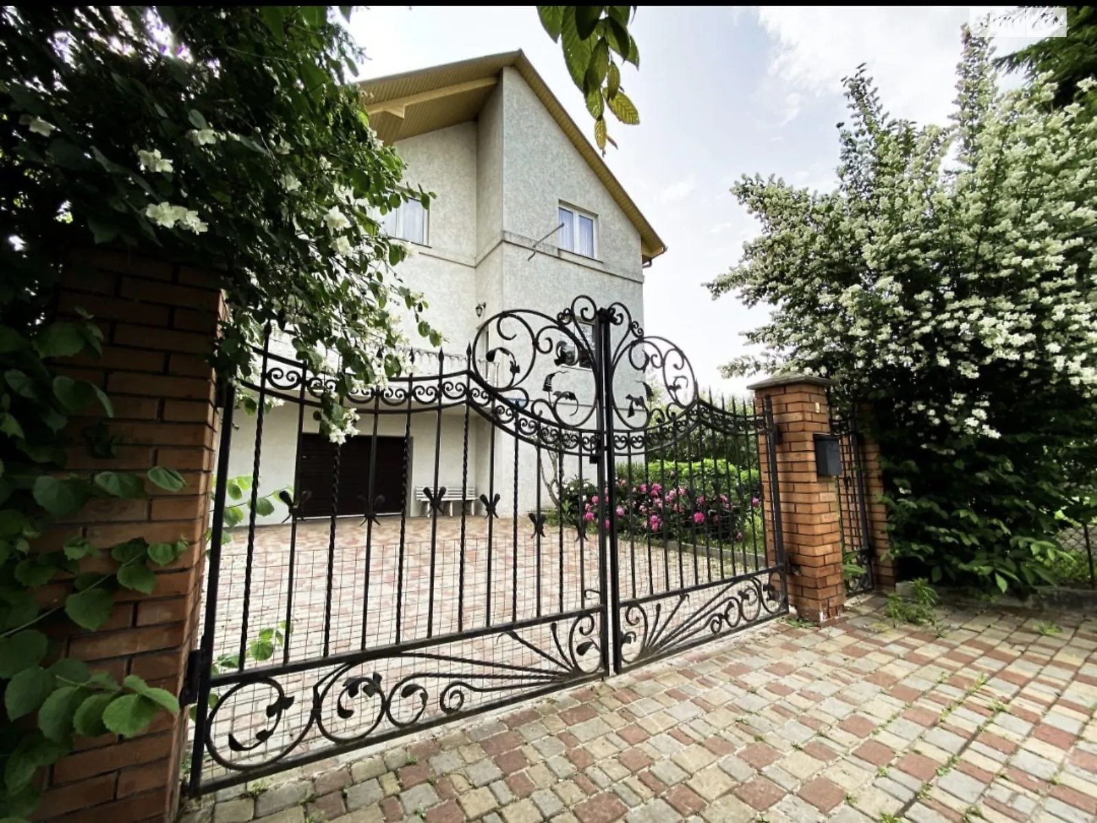 Продается дом на 2 этажа 308.3 кв. м с мансардой, цена: 120000 $ - фото 1