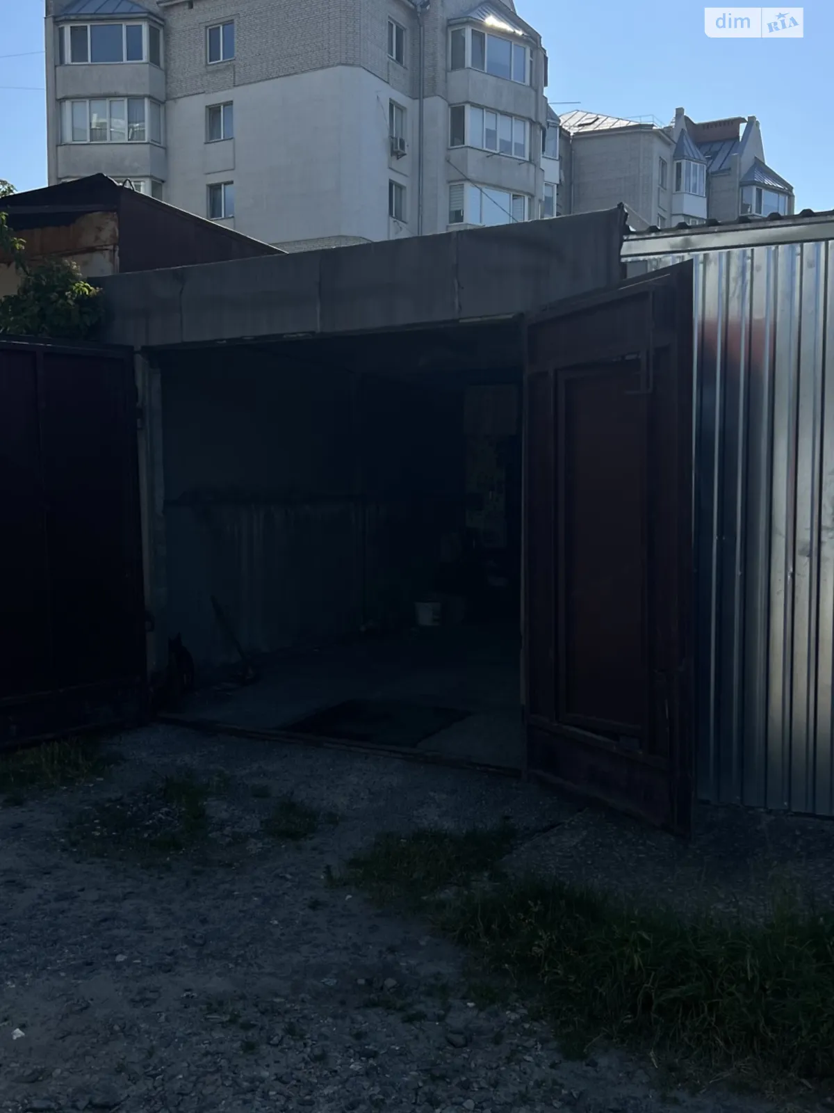Продается отдельно стоящий гараж под бус на 20 кв. м, цена: 10500 $ - фото 1