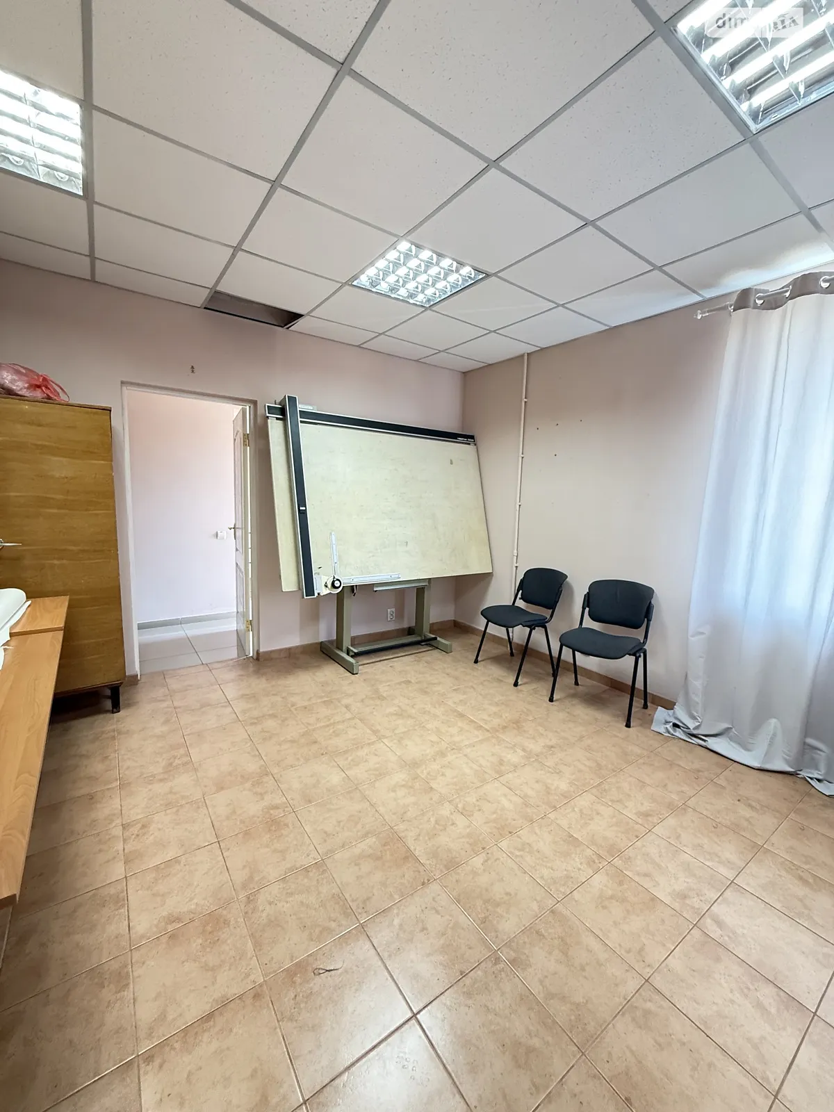 Сдается в аренду офис 25 кв. м в бизнес-центре, цена: 3500 грн - фото 1