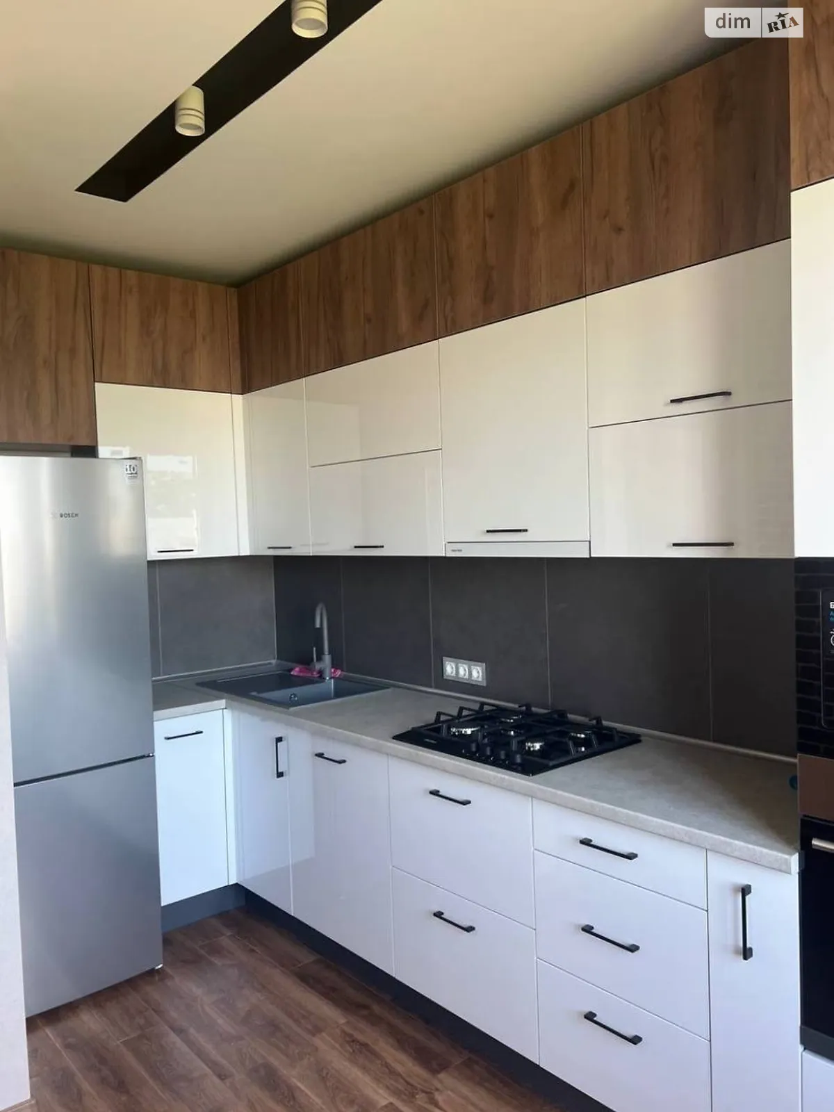 Продається 2-кімнатна квартира 64.9 кв. м у Одесі, вул. Новосельського - фото 1