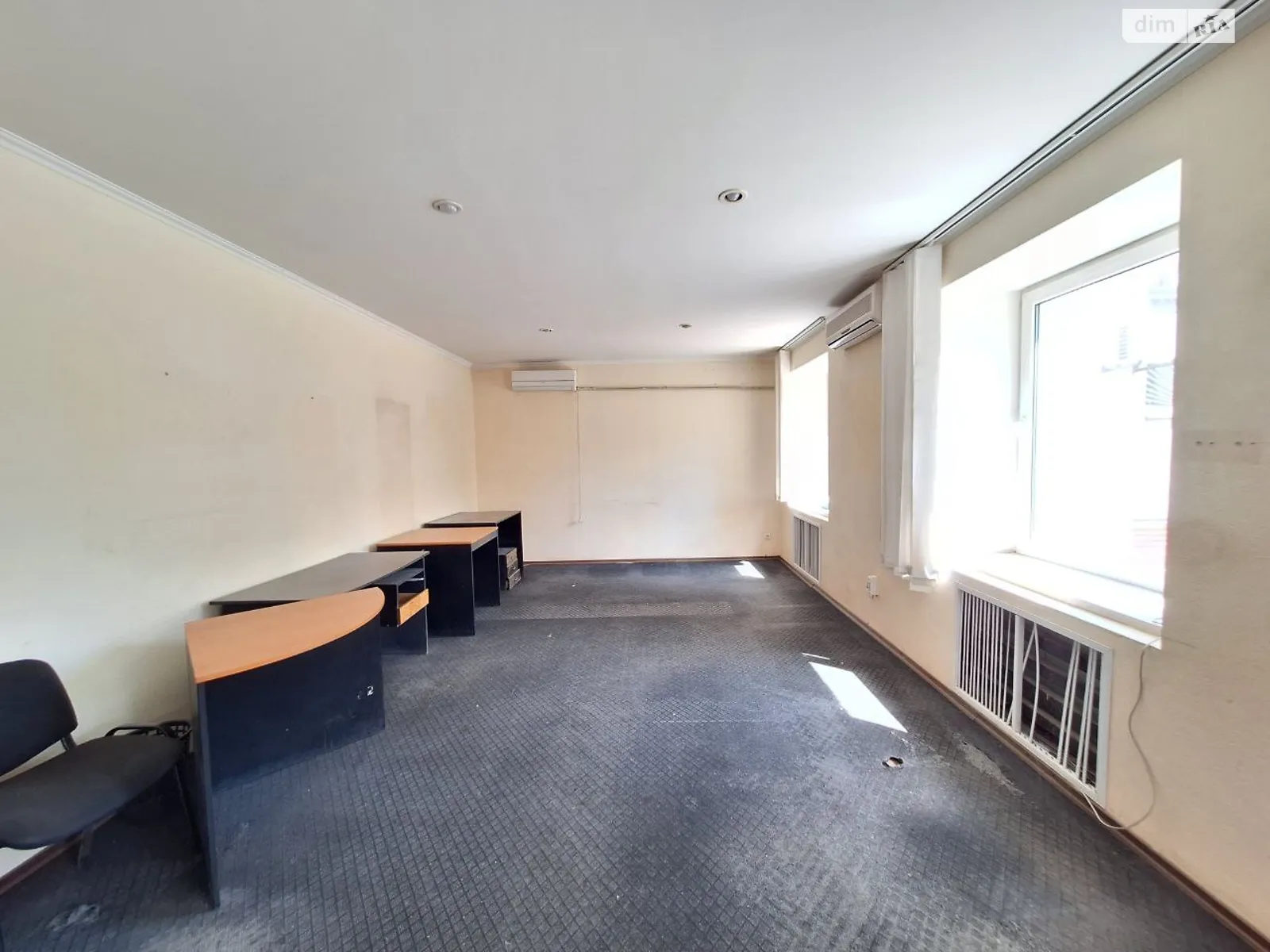 Сдается в аренду офис 44 кв. м в бизнес-центре, цена: 3300 грн - фото 1