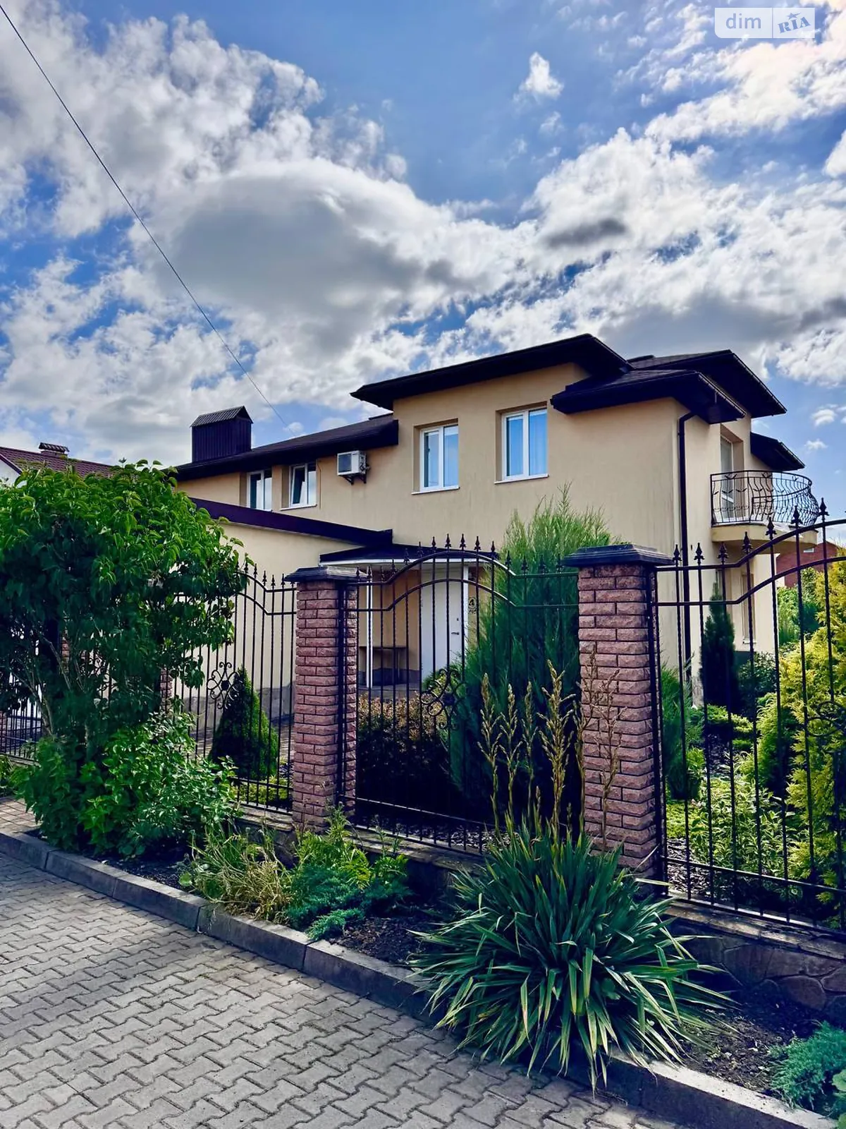 Продается дом на 2 этажа 248.8 кв. м с балконом, цена: 185000 $ - фото 1