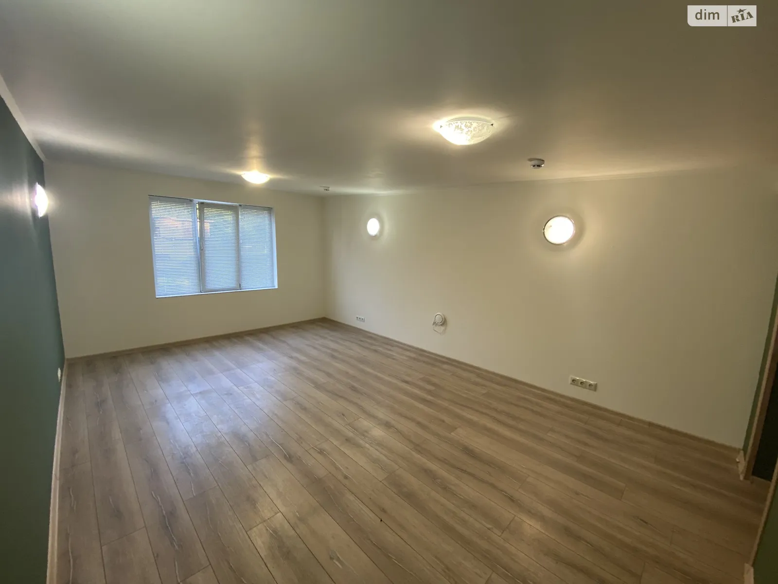 Продается место в гаражном кооперативе под легковое авто на 75 кв. м, цена: 35000 $ - фото 1