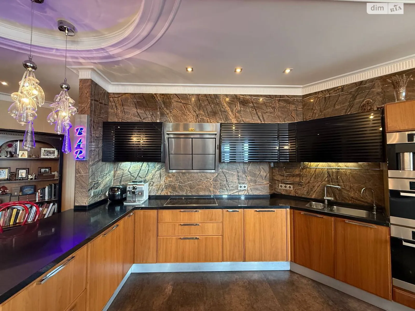 Продается 3-комнатная квартира 127.1 кв. м в Киеве, ул. Почайнинская, 70 - фото 1