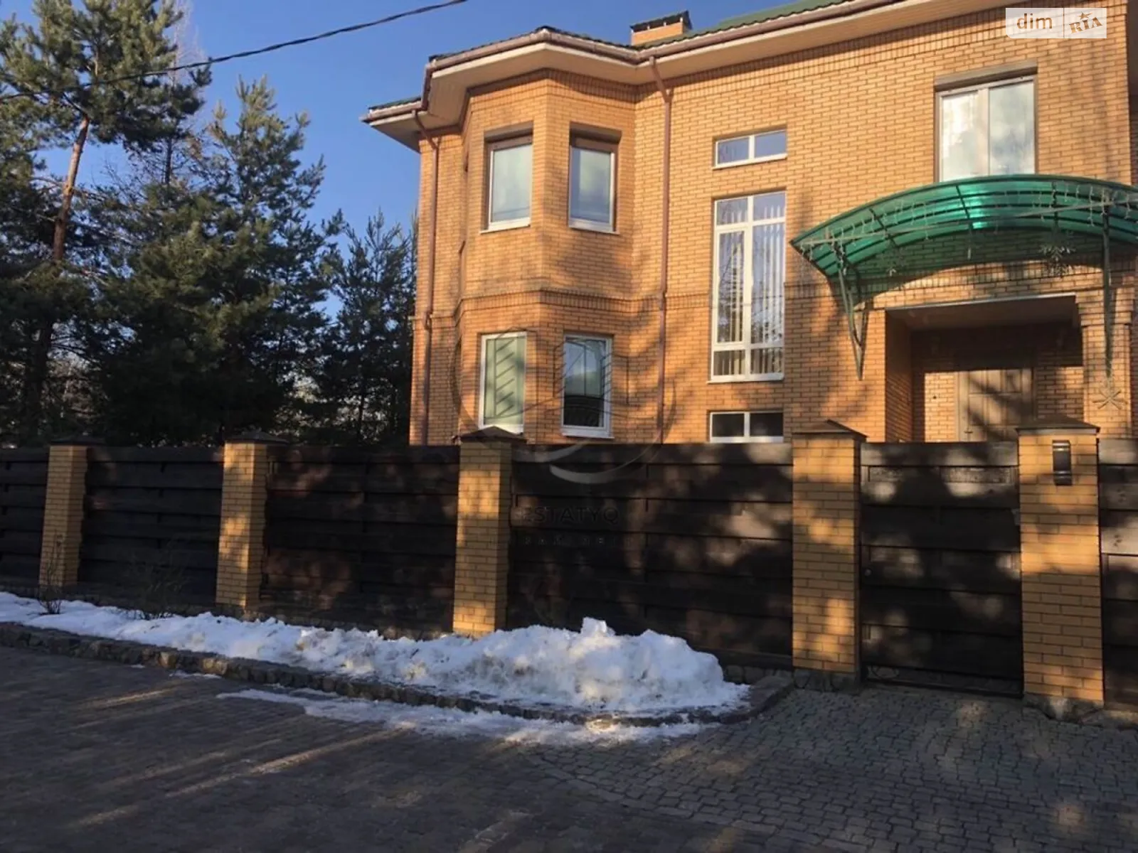 Сдается в аренду дом на 4 этажа 600 кв. м с камином, цена: 1500 $ - фото 1