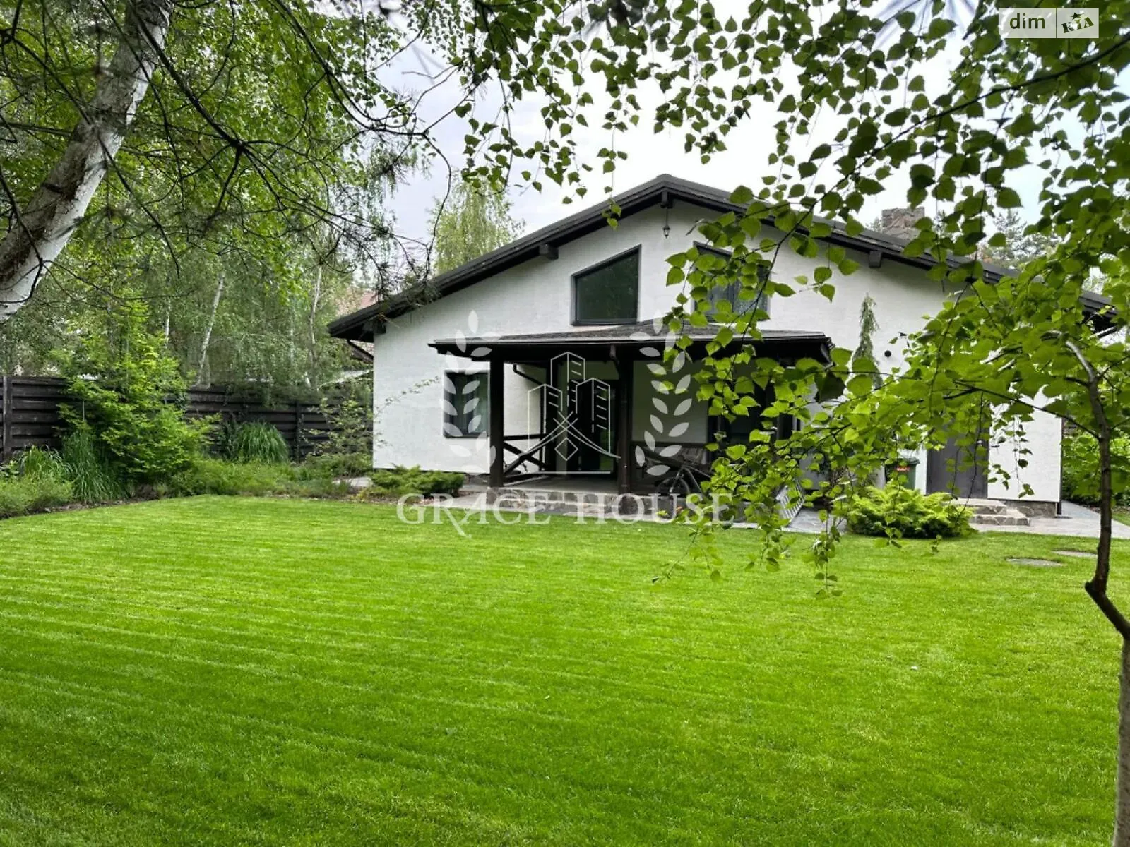 Сдается в аренду дом на 2 этажа 235 кв. м с террасой, цена: 3000 $ - фото 1