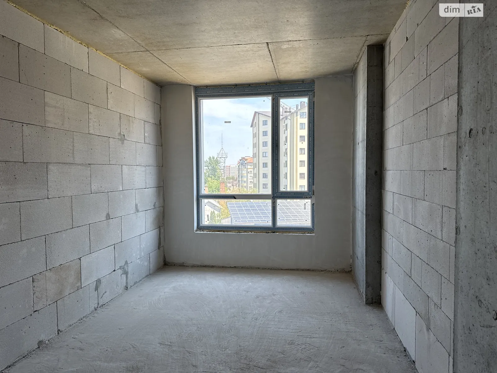 Продается 1-комнатная квартира 42 кв. м в Ивано-Франковске, ул. Хриплинская, 9 - фото 1