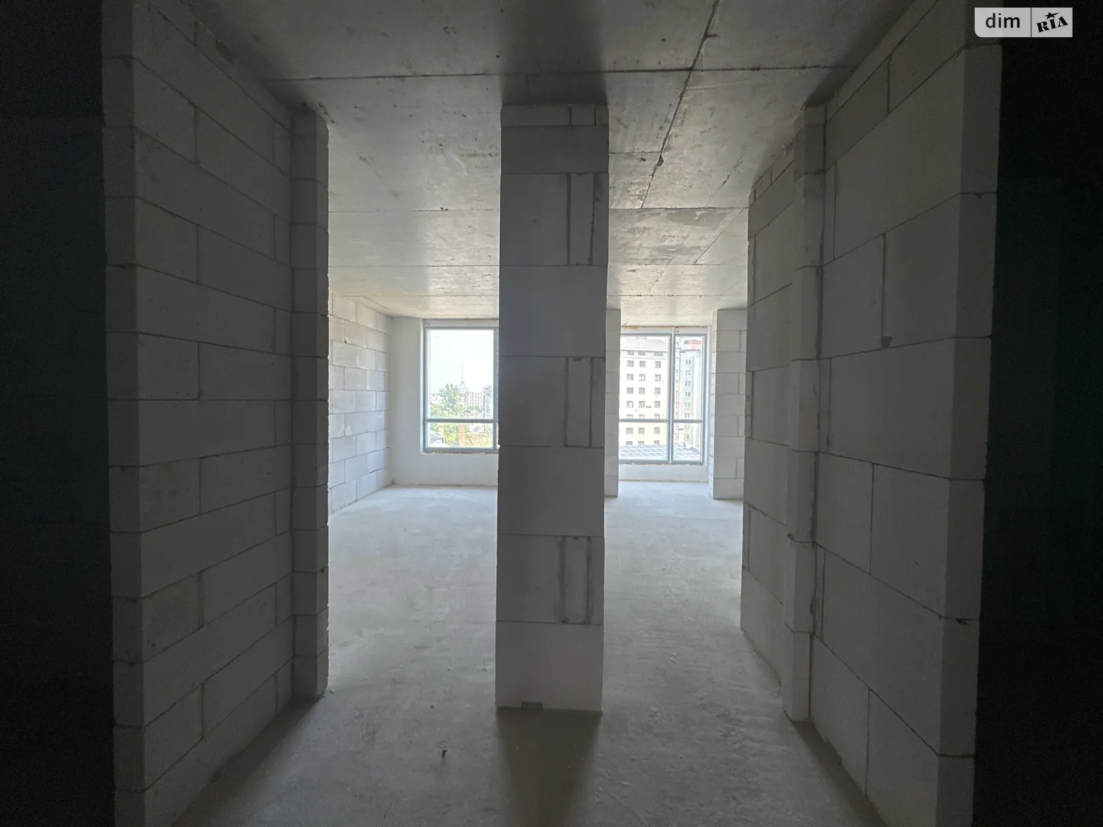 Продается 1-комнатная квартира 42 кв. м в Ивано-Франковске, ул. Хриплинская, 9 - фото 1