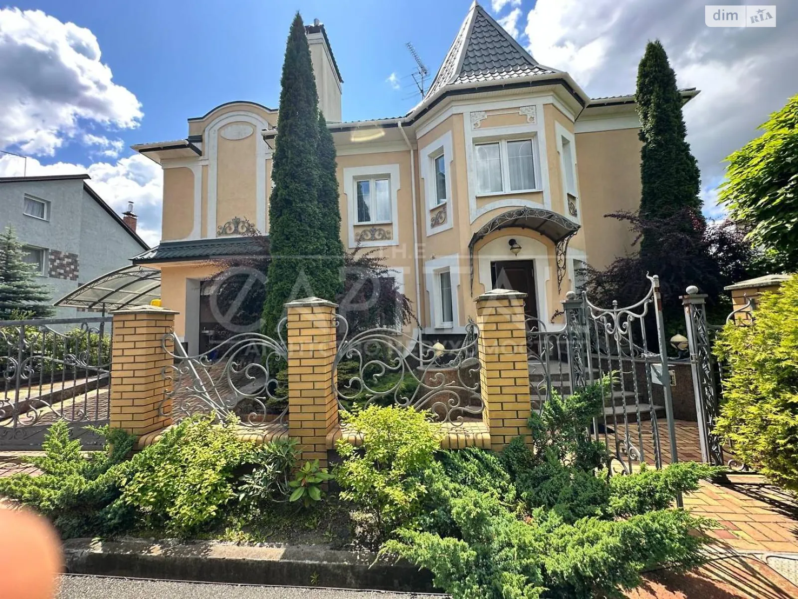 Продается дом на 2 этажа 350 кв. м с камином, цена: 350000 $ - фото 1