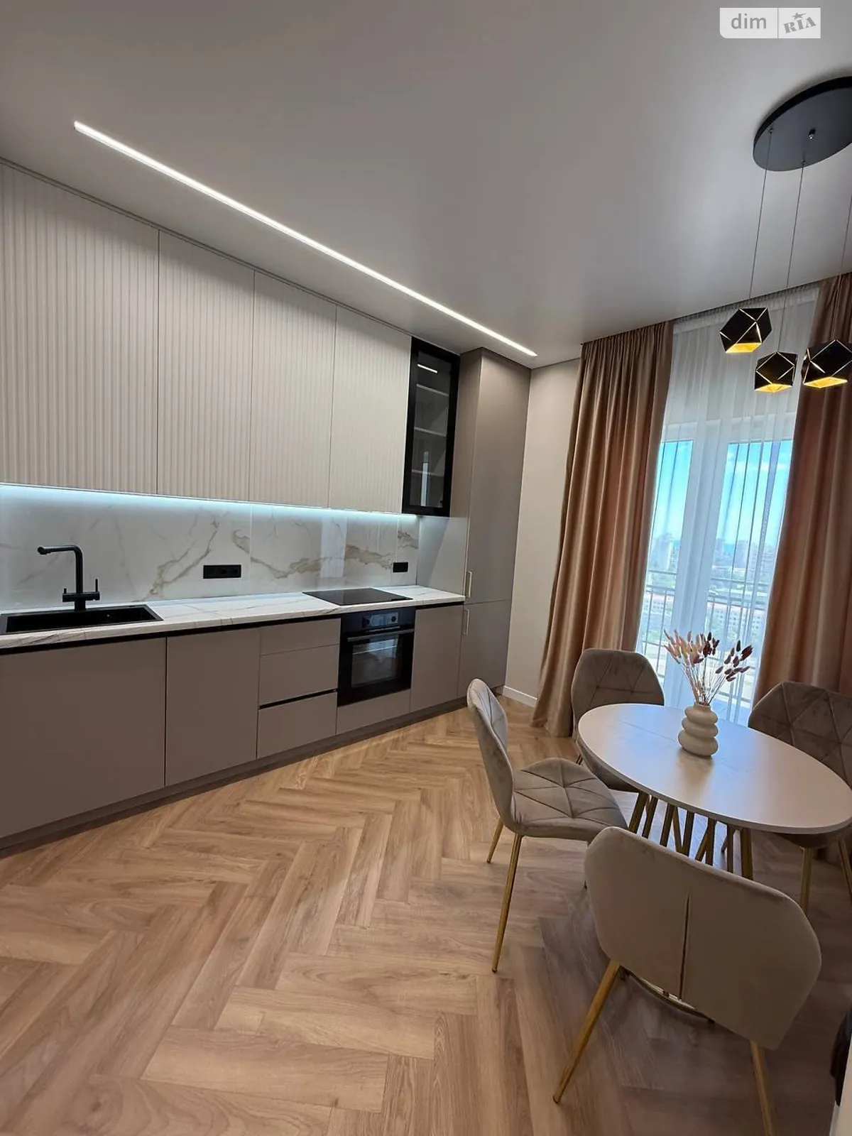 Продается 1-комнатная квартира 43 кв. м в Одессе, ул. Краснова, 1Б - фото 1