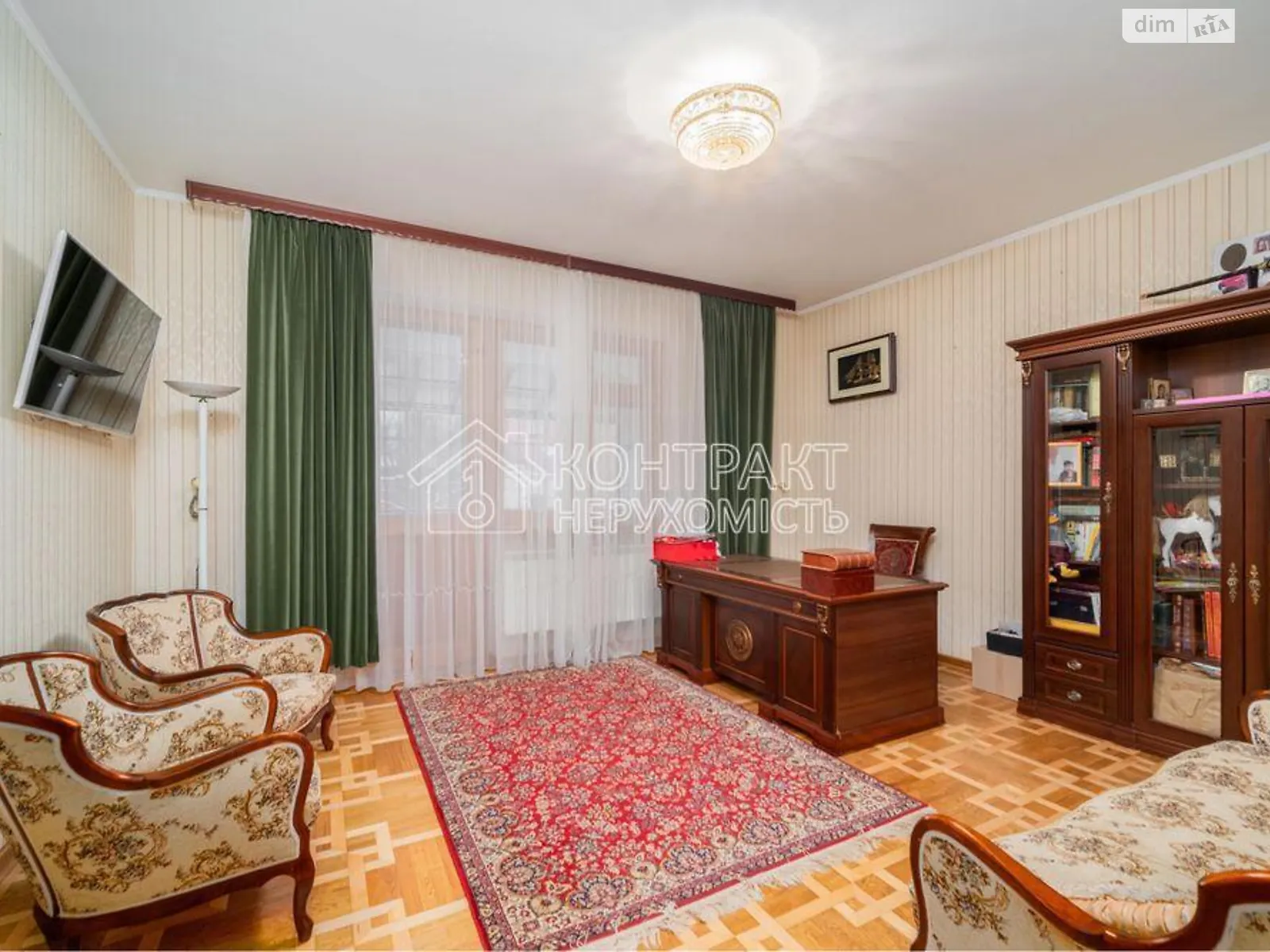 Продается дом на 3 этажа 345 кв. м с бассейном, цена: 125000 $ - фото 1
