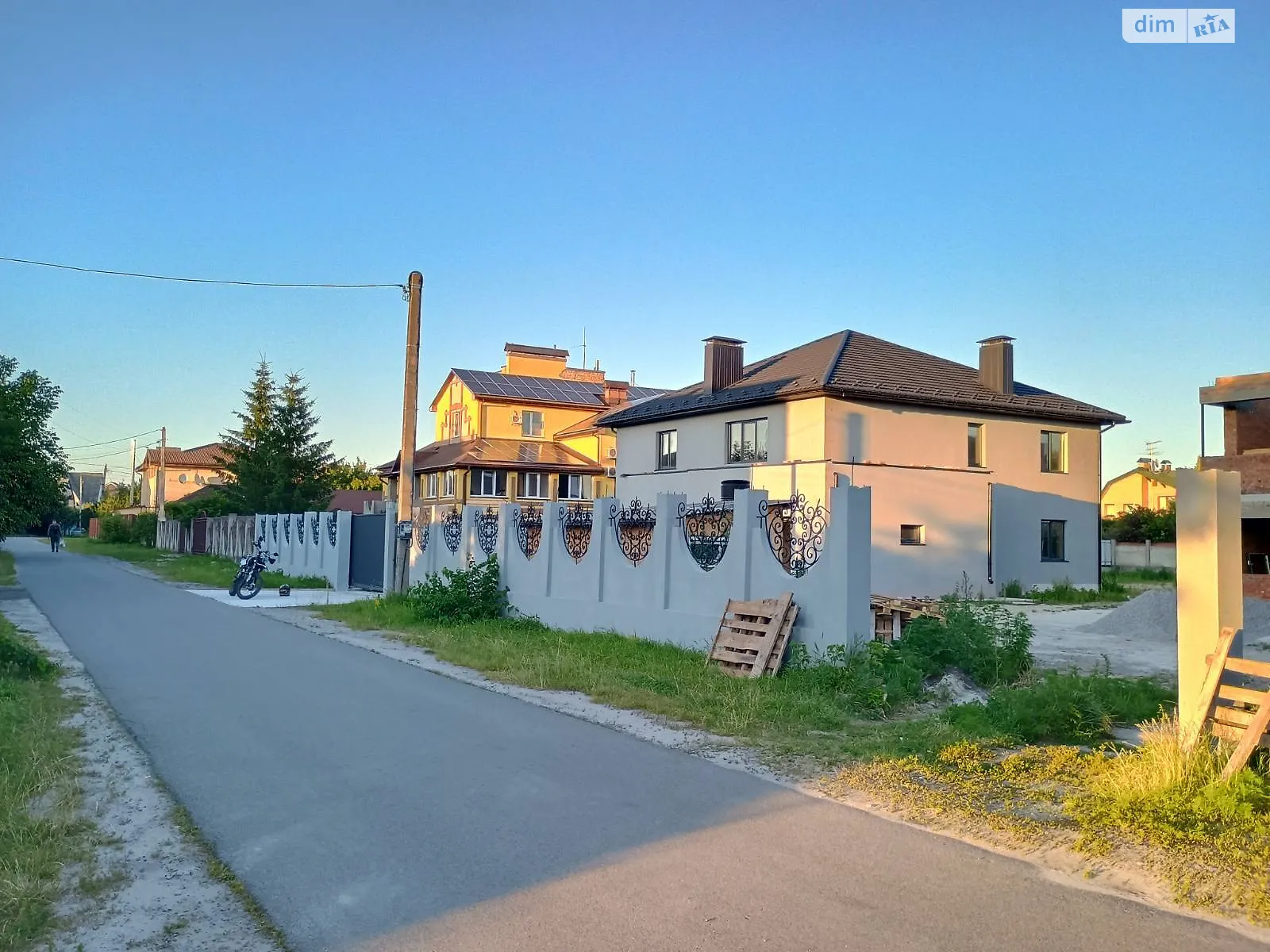 Продается дом на 2 этажа 267.3 кв. м с камином, цена: 175000 $ - фото 1
